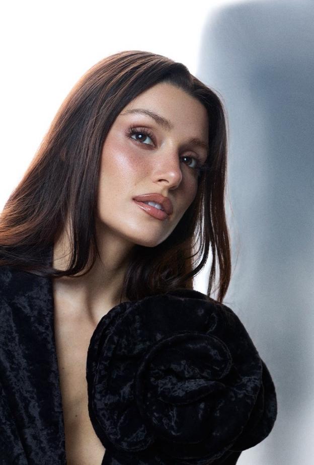 تبدأ هاندا أرتشيل يومها بشرب الماء كخطوة أساسية