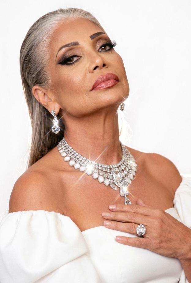 تقوم سوسن بدر بإجراءات تجميلية عند طبيبها الخاص أبرزها الشد المائي