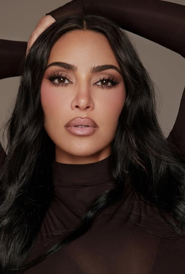 رسمات الحواجب العريضة والكثيفة بأسلوب kim Kardashian