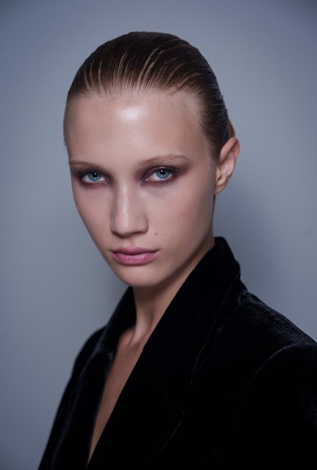 رسمات المكياج البنفسجي المشرق من دار Grace Ling