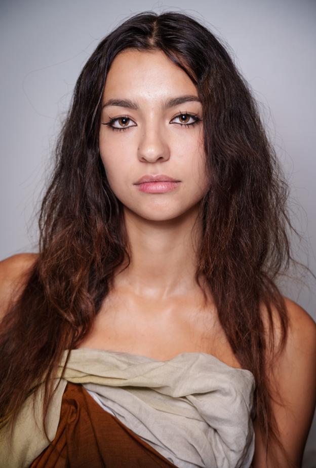 صيحة الكحل الاسود بخطوط رفيعة من دار Mossi