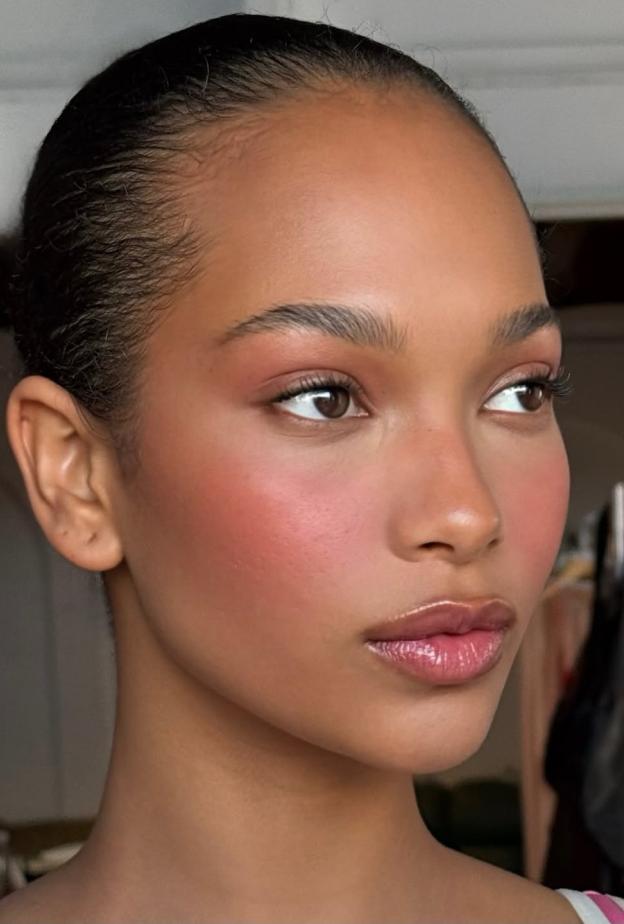 عارضة الأزياء cindy tomss صورة من انستغرامها