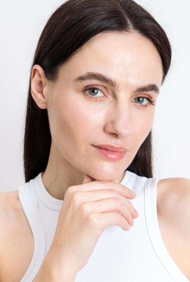 للبشرة المختلطة من الأفضل فقط تطبيق الزيت على المناطق الجافة