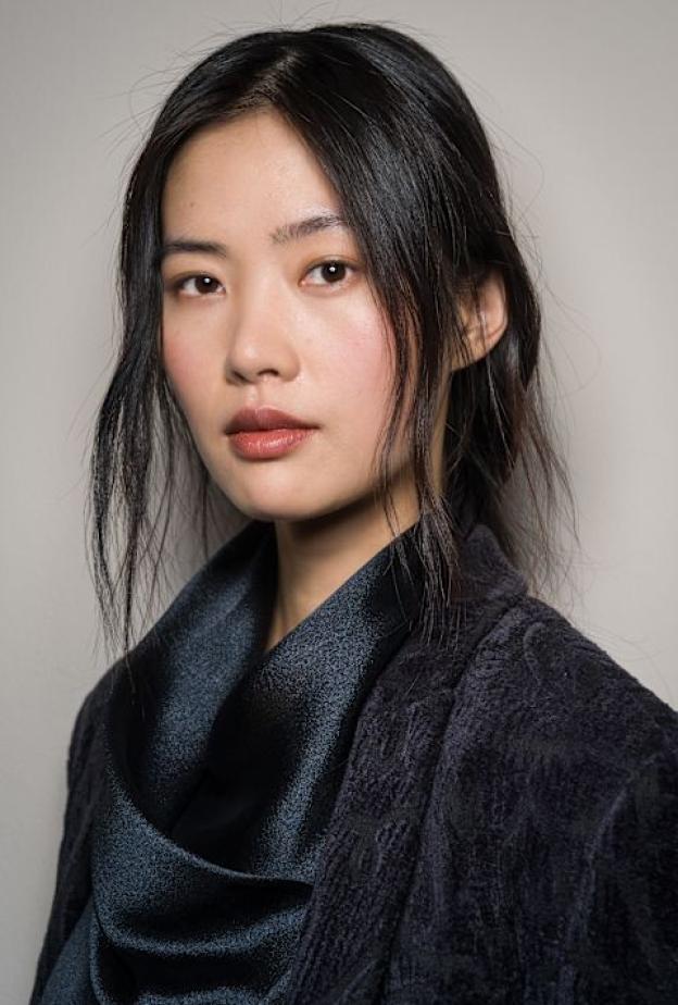 عارضة Giorgio Armani