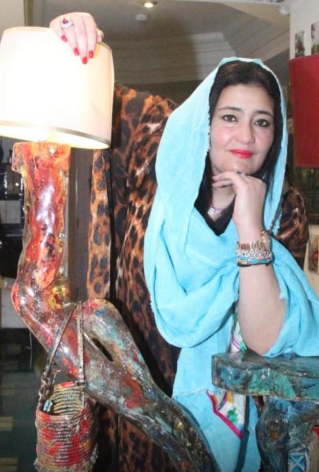 الفنانة التشكيلية السعودية شاليمار شربتلي لـ هي: الفن… لغة الإنسان ... وهوية الوطن