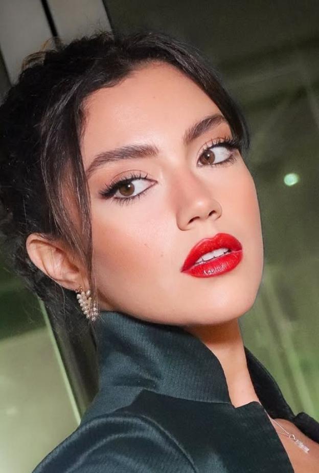 ستيفاني عطالله ضمن أجمل 100 وجه في العالم.. إليكِ أسرار مكياجها وتسريحاتها