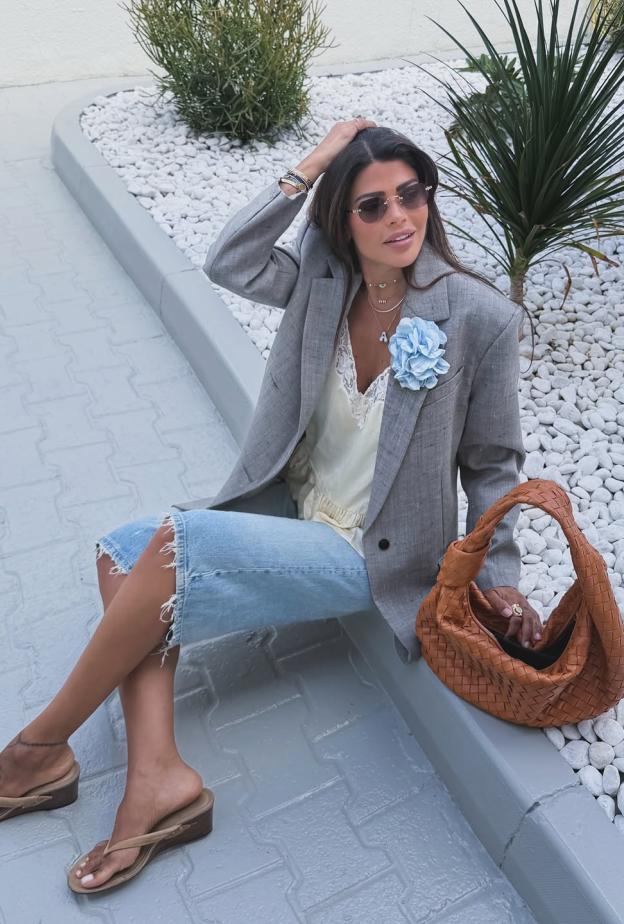 نسقي الجينز بأساليب مختلفة من النهار إلى المساء على خطى العنود بدر