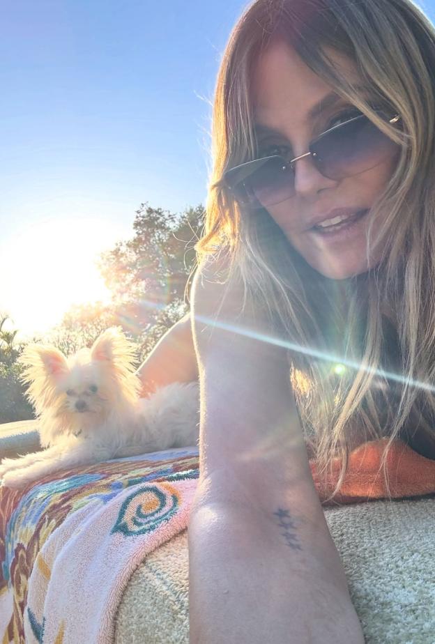 هايدي كلوم تستقبل الصيف مبكرا في قصرها المنيف