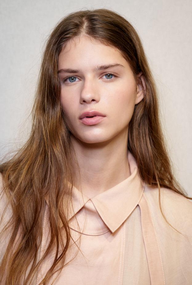 عيون مشرقة وخالية من الهالات مع الكريمات والسيروم