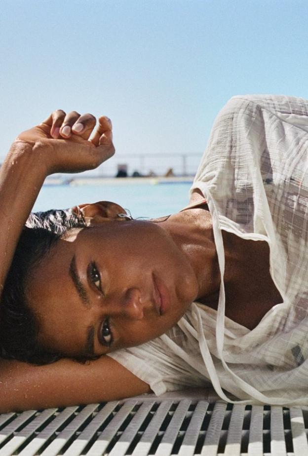 Burberry تكشف عن تشكيلتها من الأزياء الراقية لموسم صيف 2026