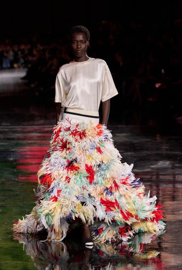 الـ Statement Skirt محور الموضة في موسم ربيع 2026