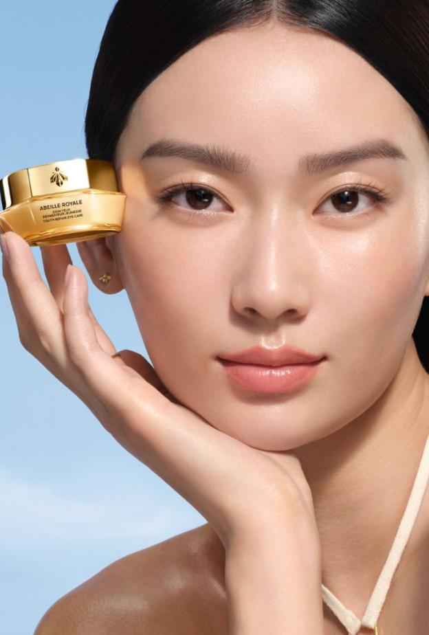 أباي رويال العناية الجديدة من جيرلان لإصلاح شباب محيط العين