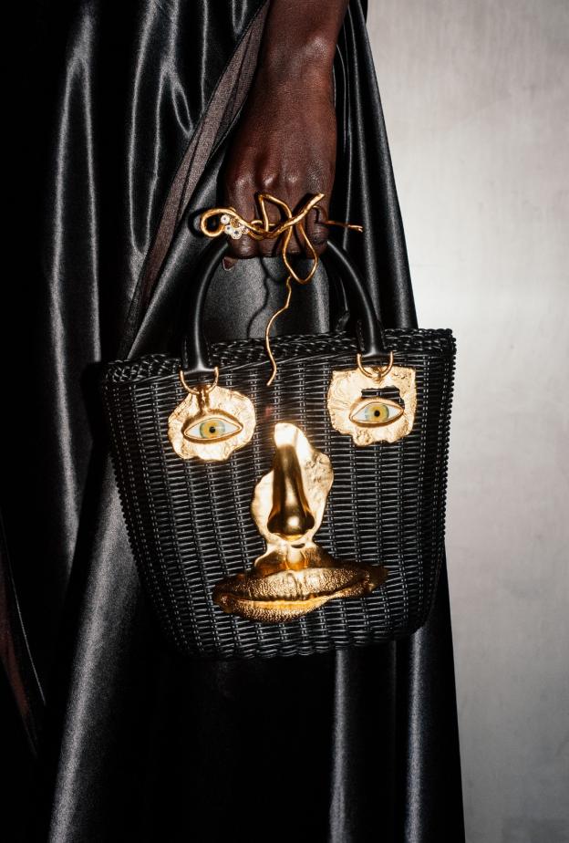 Schiaparelli‏ تُعيد ابتكار الجلد لمجموعة ربيع وصيف 2026‏