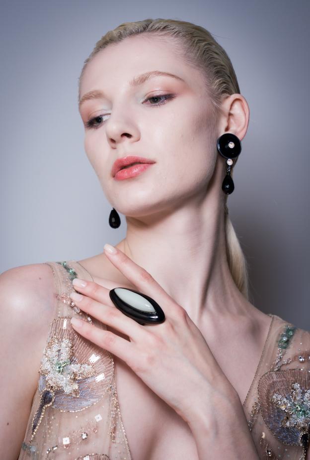 موضة أظافر الـ Whisper Nails لإبراز جمال يديك