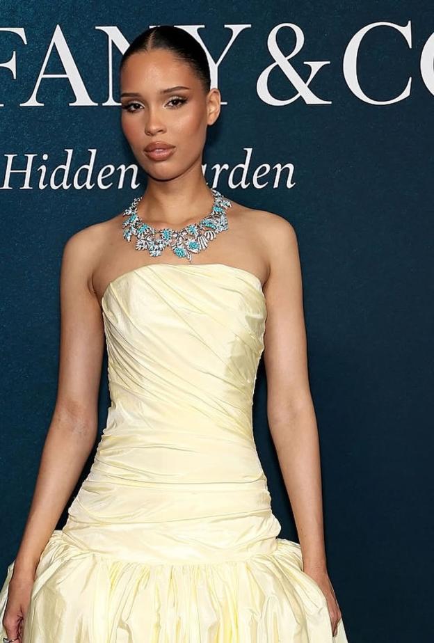 المصممة السعودية إيمان العجلان تصنع لحظات عالمية عبر الكوتور… أحدثها إطلالة نارا عزيزة سميث 