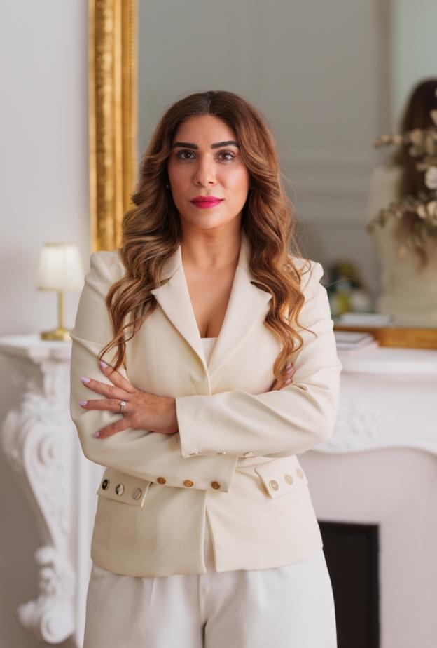 إليج فرح مؤسسة علامة MOI Beauty