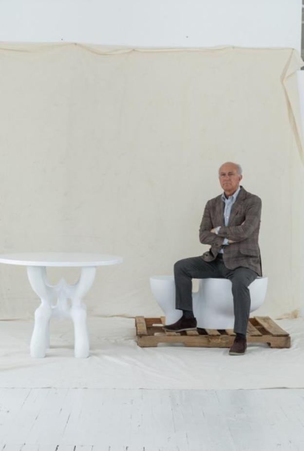 رالف بوتشي يتسلّم‎ ‎وسام الفنون والآداب