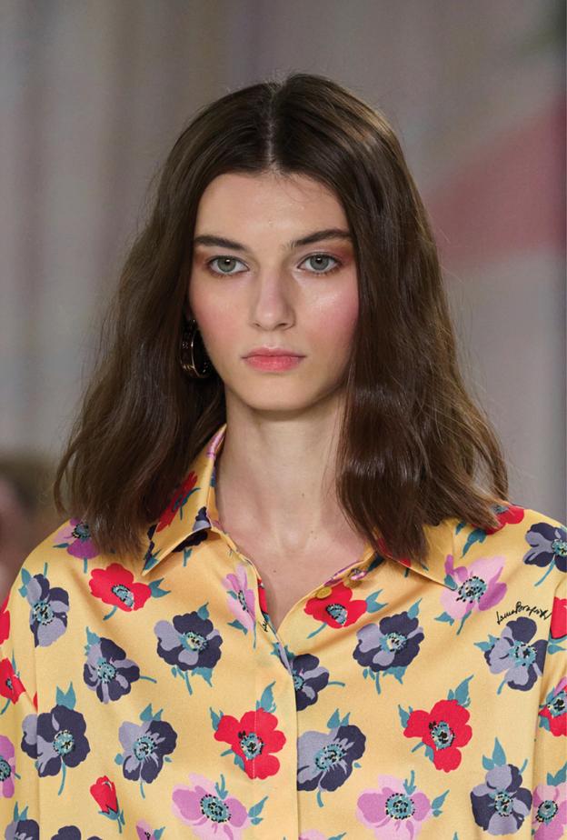 أحدث عطور 2026: خلطات عطرية جديدة وتوقيعات فاخرة لربيع منعش