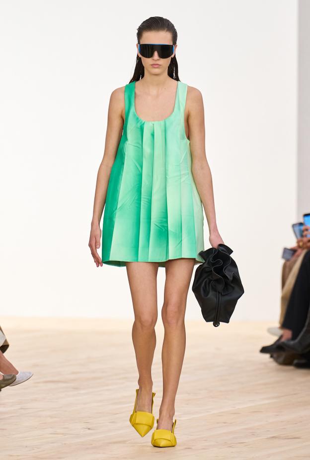 درجة جريئة من اللون الأخضر من Loewe