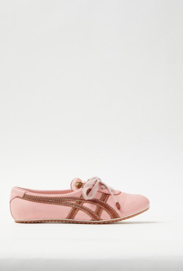 تعاون أونيتسوكا تايغر x فيرساتشي: احتفاء بالجسد والديناميكية