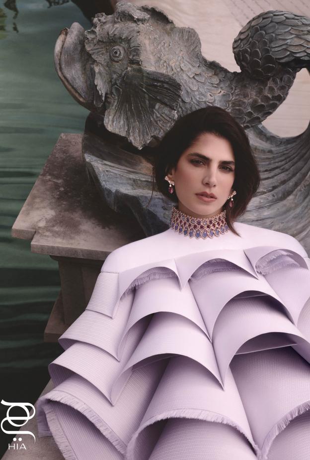 كارمن بصيبص نجمة غلاف "هي" عدد أبريل