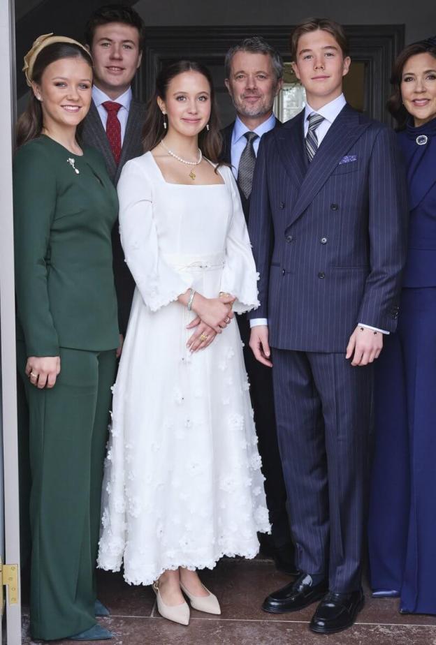 الملكة ماري تقود عائلتها في يوم تاريخي