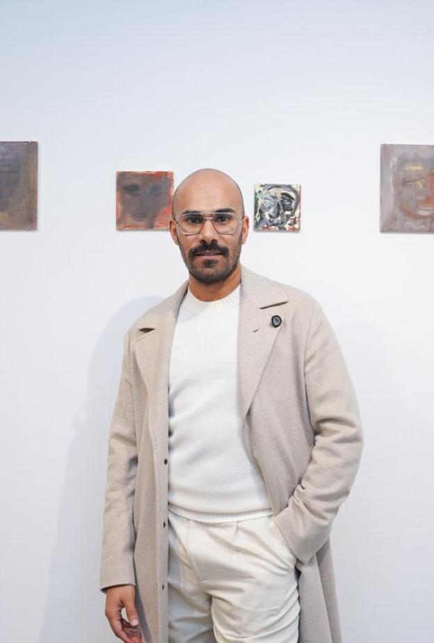 خاص لـ“هي”: الفنان عبدالرحمن حمدي… تجربة تتشكل بين الإحساس والتجريد