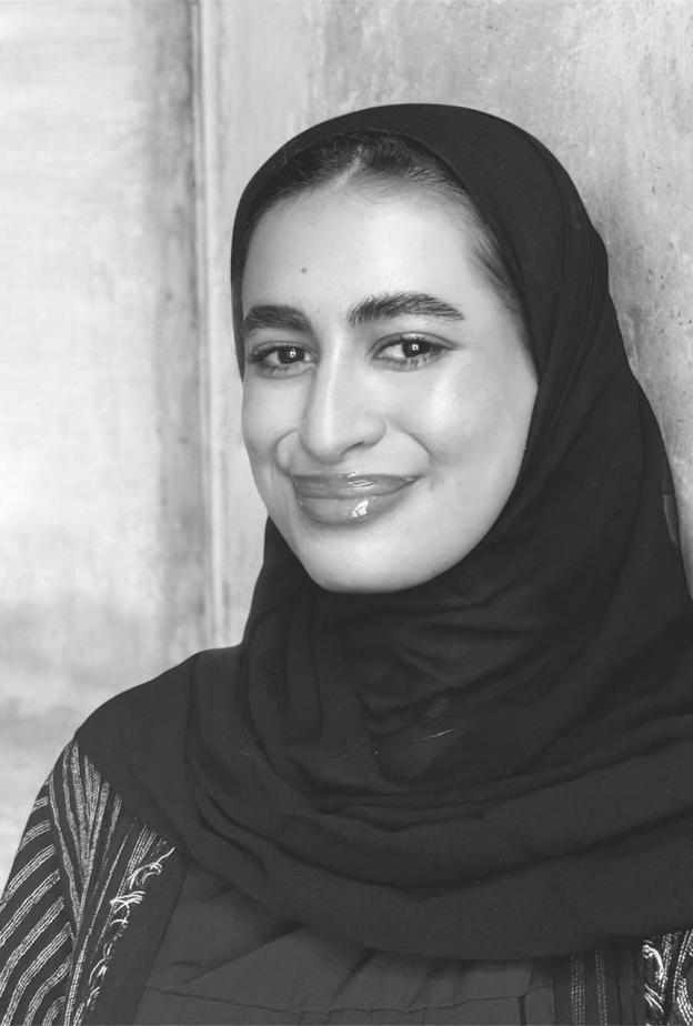 خاص لـ"هي": ​​المستشارة الفنية سارة البيز تختار 10 أعمال لا تفوت في معرض “بدايات”