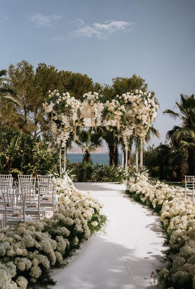 ممر العروس مع جسر - تنسيق الزهور لـ Roni Florals Official