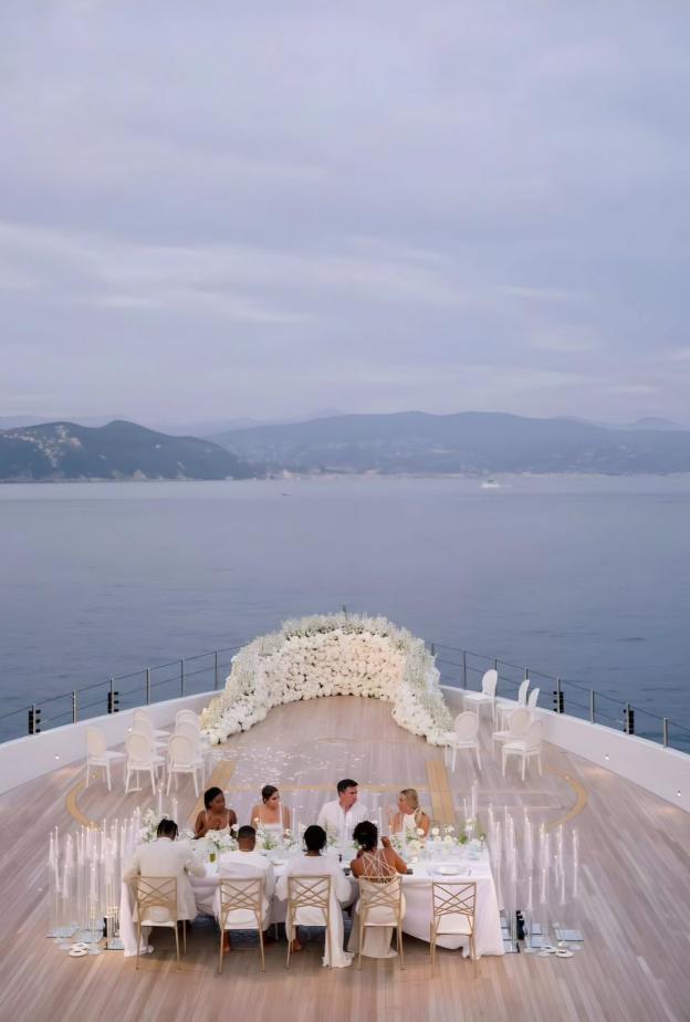 عدد ضيوف أقل ولحظات حميمة أكثر