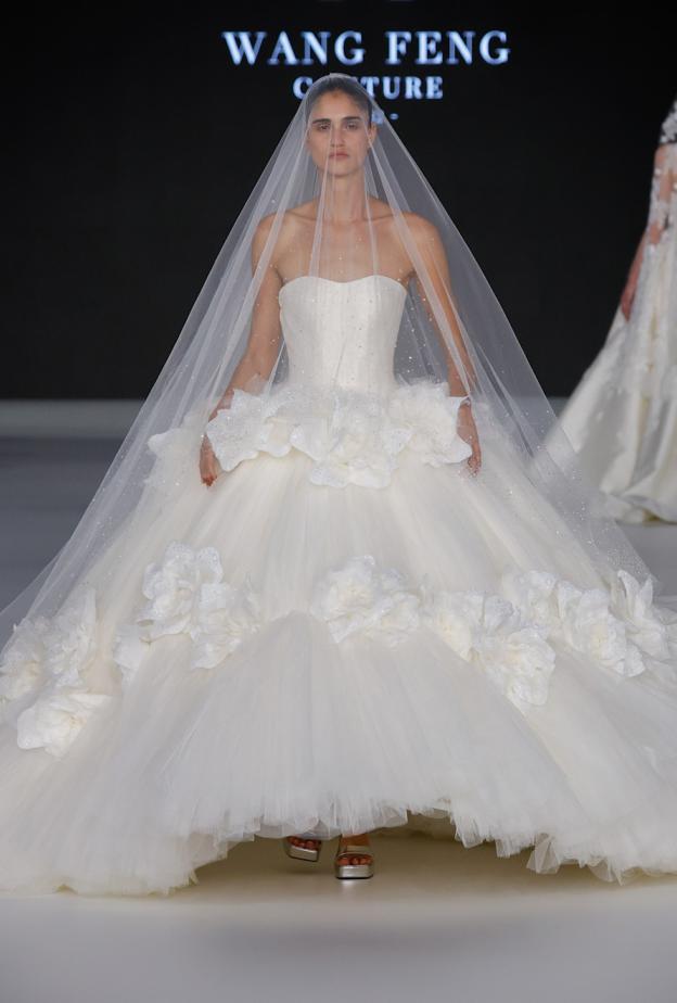 تنورة بطبقات من دار  Wang Feng