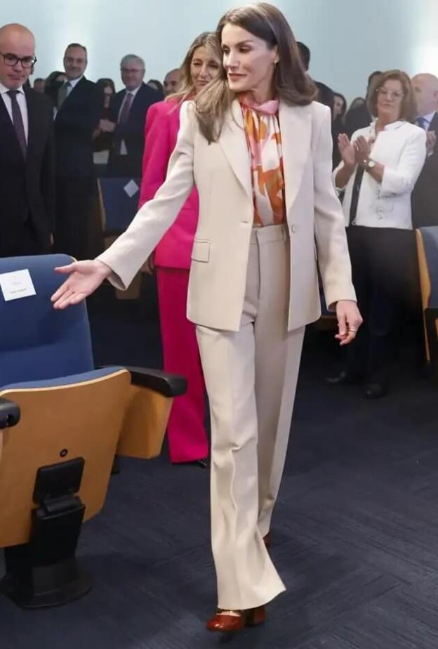 الملكة ليتيزيا تعيد تدوير قطعة كلاسيكية عمرها 22 عامًا