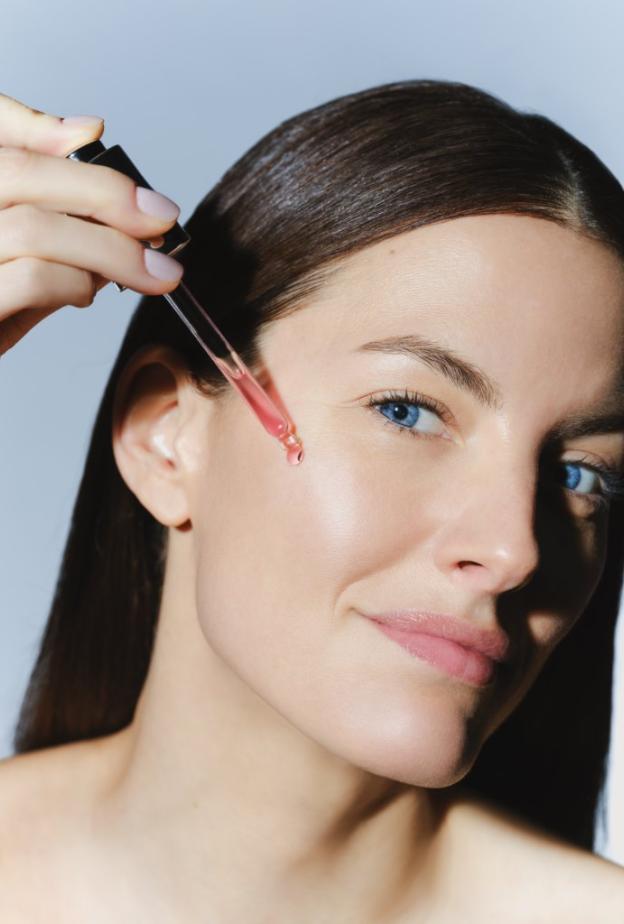 بلاك روز من سيسلي سيروم الإشراق الشبابي