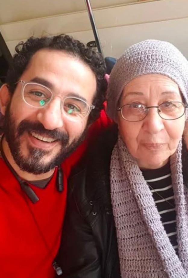 أحمد حلمي ووالدته الراحلة