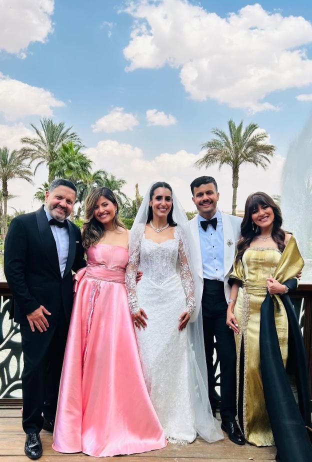 إدوارد يحتفل بزفاف ابنه