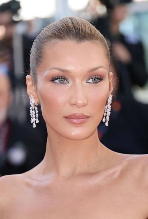 إطلالة الجميلة بيلا حديد Bella Hadid في مهرجان كان السينمائي