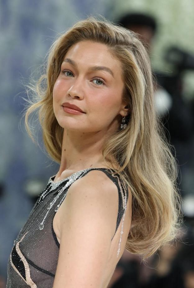 سر مكياج جيجي حديد المتوهّج في 2026 Met Gala.. الصيحة التي اعتمدها Patrick Ta 