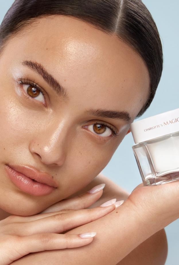 كريم الماء الساحر والجديد MAGIC WATER CREAM من شارلوت تلبوري