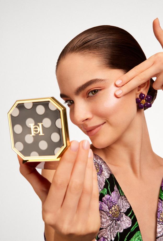 لبشرة مشرقة في موسم الربيع إختاري هايلايتر Fabulous Skin بلون Rosé Hour