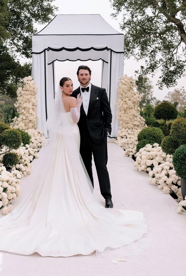 هايلي ستاينفيلد Hailee Steinfeld وجوش ألين Josh Allen