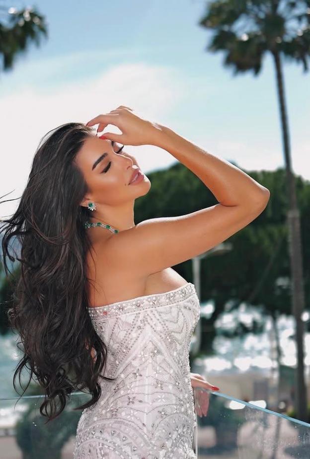 ياسمين صبري في مدينة كان الفرنسية