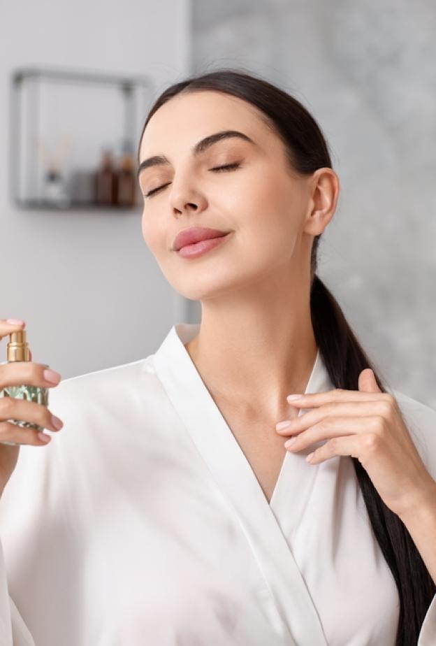 كيف تحافظين على ثبات عطركِ طوال اليوم؟ حيل ذكية لأناقة تدوم في العيد والصيف