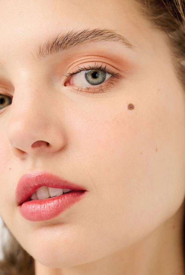Dream Sheen Brow Glaze حواجب مضيئة ومصقولة من "بنفت"