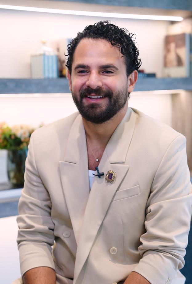 المصمم اللبناني إيليو أبو فيصل