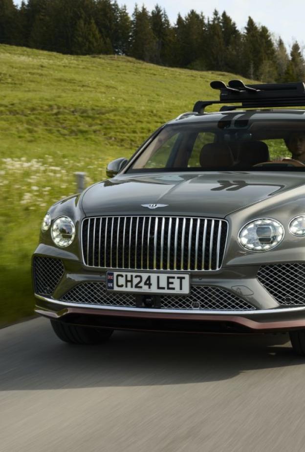 بنتلي تكشف عن سيارة BENTAYGA EWB CHALET EDITION