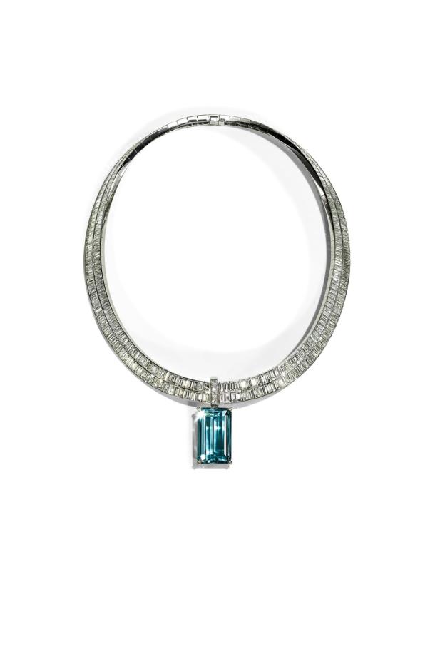 Necklace in platinum with an aquamarine of over 31 carats and diamonds