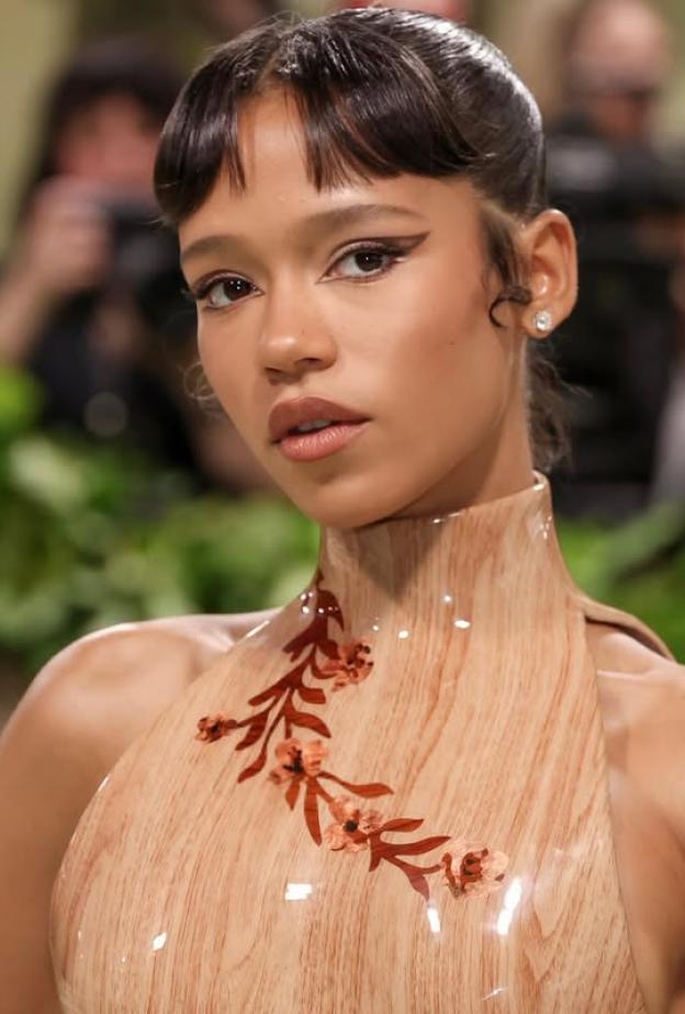 Taylor Russell النجمة العالمية.