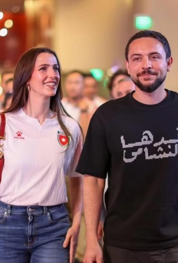 لقطة رومانسية تجمع الأمير الحسين والأميرة رجوة 