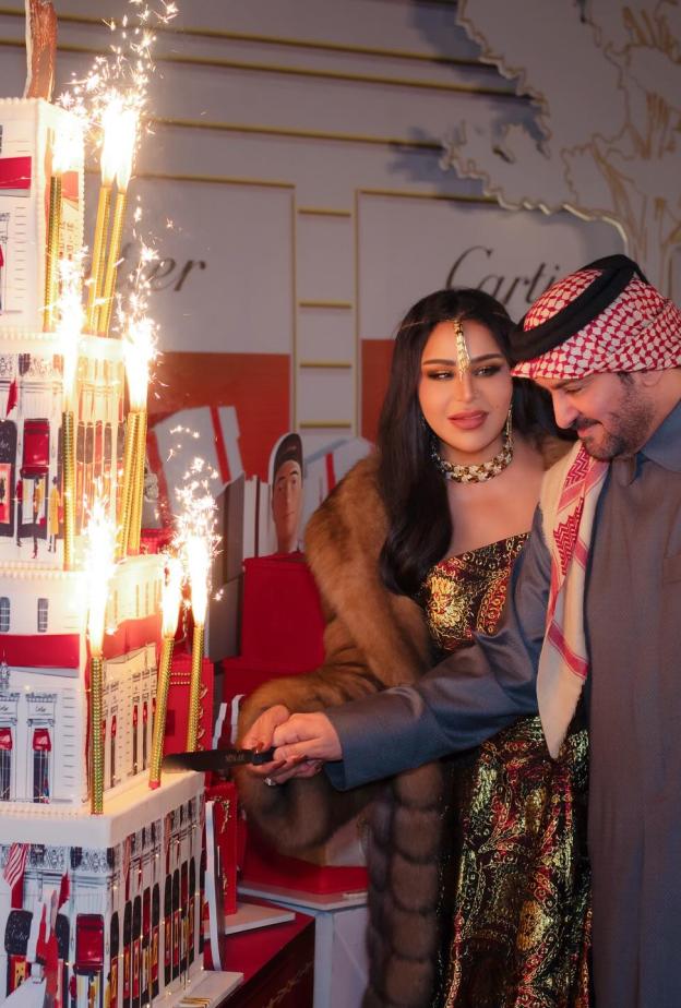 أحلام ومبارك الهاجري يحتفلان بتخرج ابنتهما فاطمة