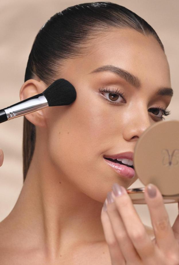 برونزر SMOOTH BLUR BRONZER من علامة أنستازيا بيفرلي هيلز Anastasia Beverly Hills